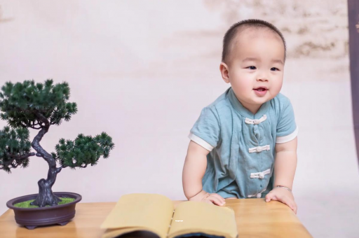 鹤壁宝宝爱吐奶是什么原因